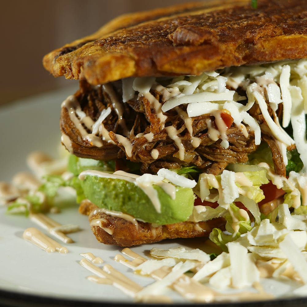 Patacon de Carne Mechada.