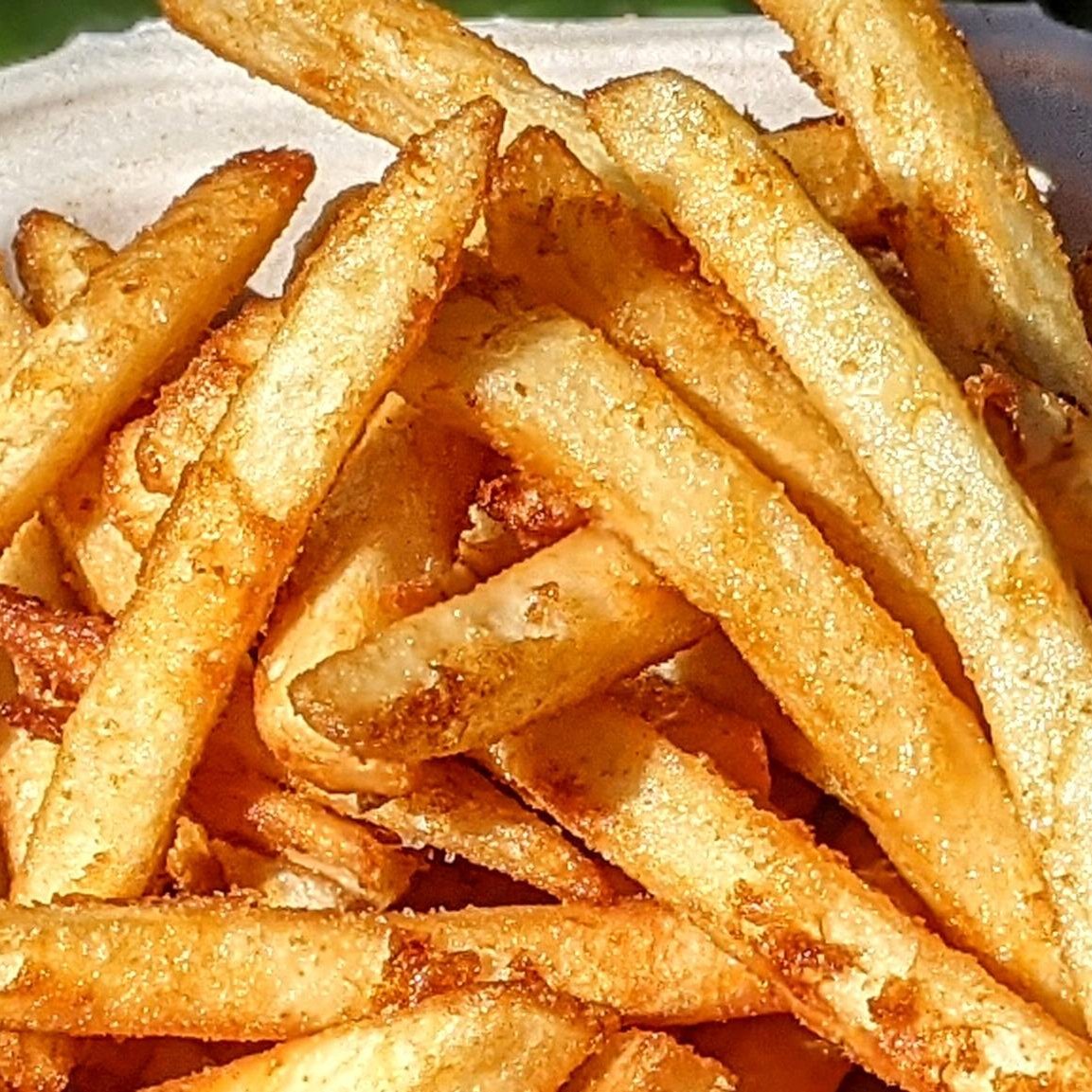 Golden Crispy Fries: A Burger Essential