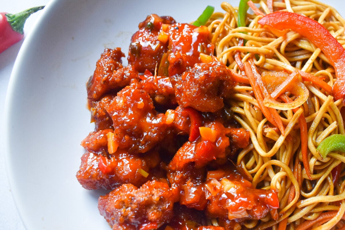 Veg. Noodles with Chilli Chicken COMBO