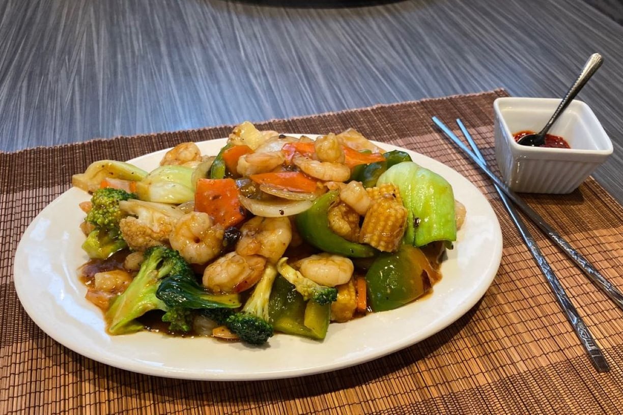 57. Mixed Seafood with Vegetable (Shrimp Squid & Crab Meat)