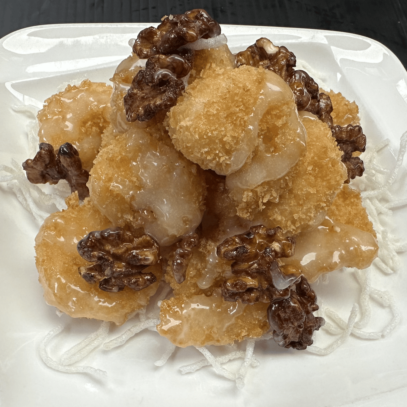 Golden Shrimp w. Honey Walnut in Fruit Creamy Sauce