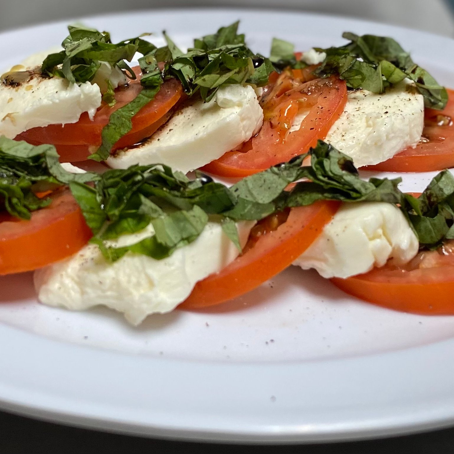 Caprese Salad (Fresh Mozzarella).