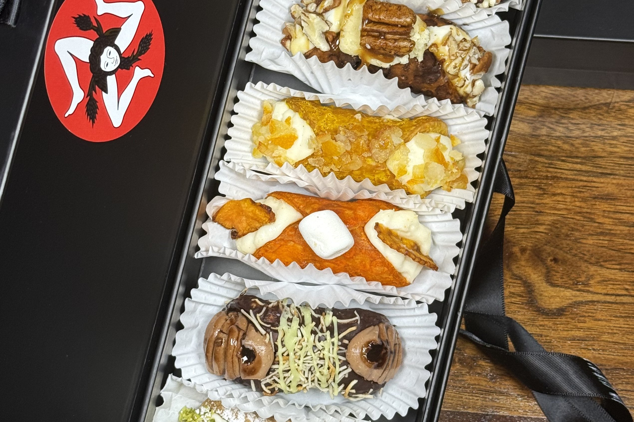 SetBox of 6 Small Gourmet Cannoli