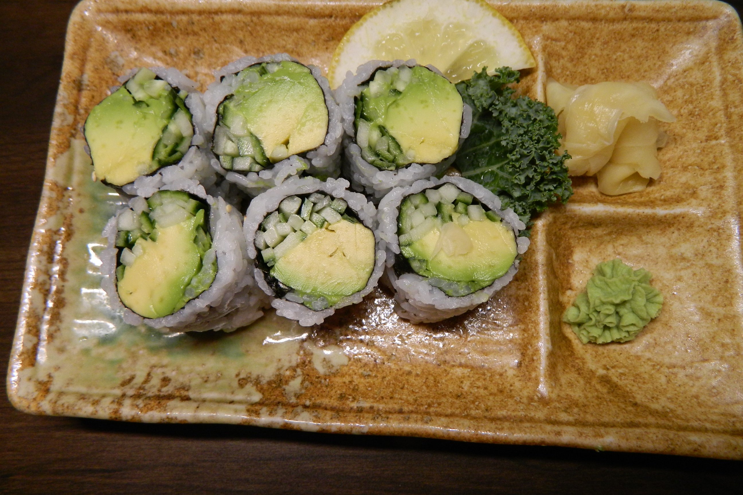 🥦 Avocado & Cucumber Roll