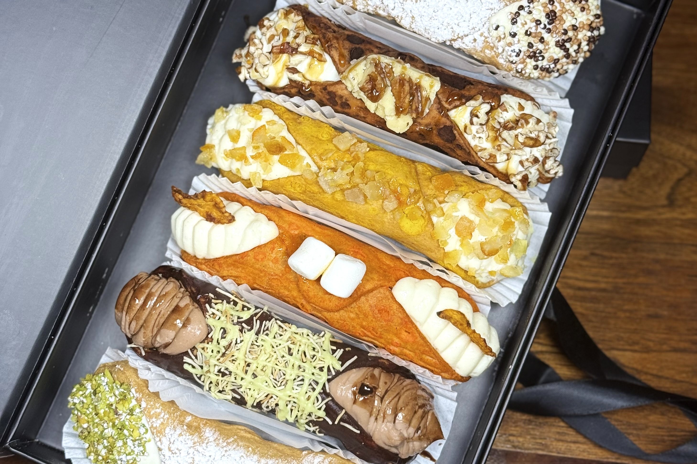 SetBox of 6 Large Gourmet Cannoli