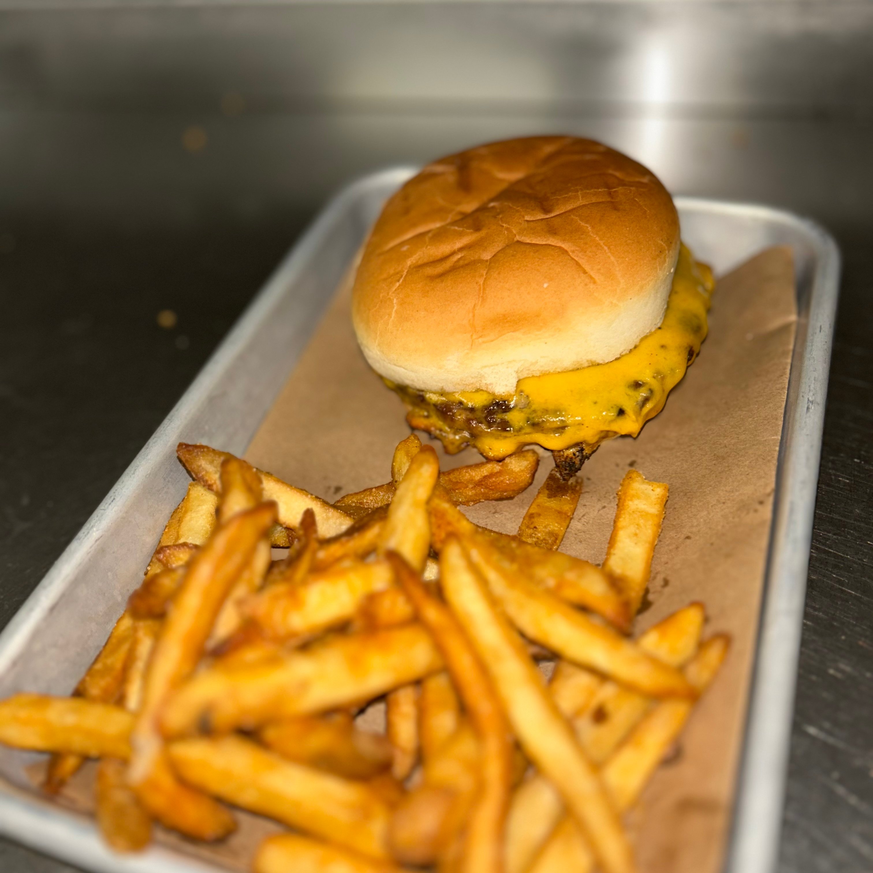 KIDS CHEESEBURGER.