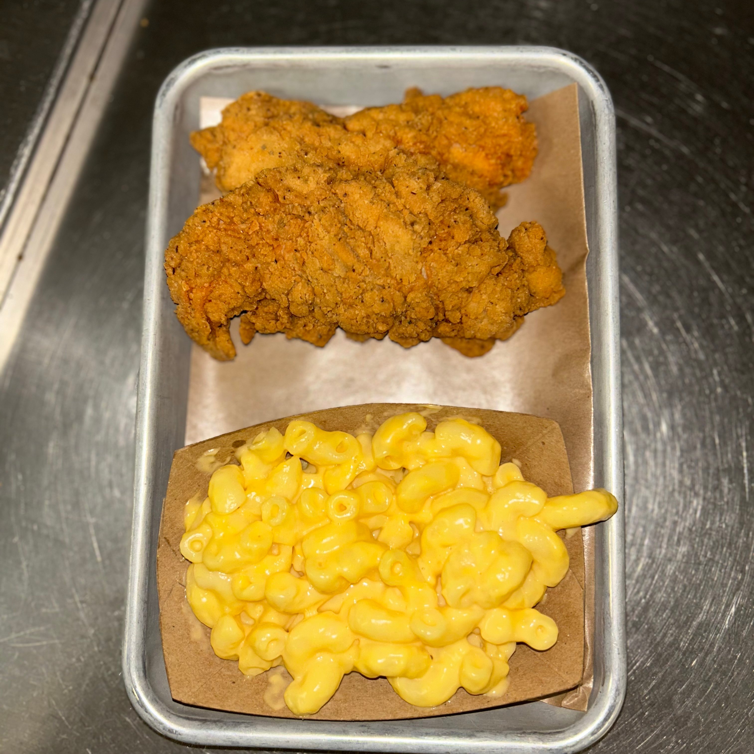 KIDS CHICKEN FINGERS.