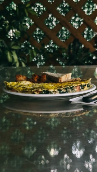 Spinach Tomato Onion Omelette