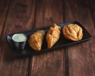 Amor Entree Tres- Empanadas