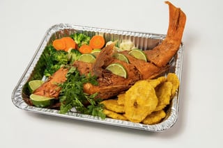Pescado frito / fried red snapper