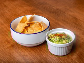 GUACAMOLE & CHIPS