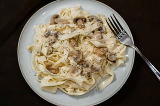 Alfredo Pasta with Garlic Naan