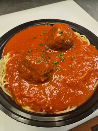 Pasta w/ Tomato Sauce and Meatballs
