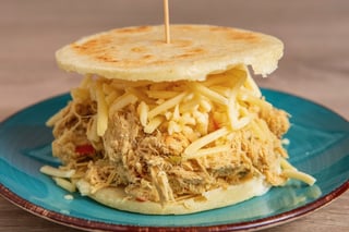 Arepa Catira(Pollo Mechado)/Shredded Chick&Gouda