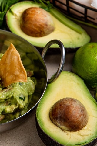 Tostones con guacamole