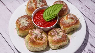 1/2 Dozen Garlic Rolls