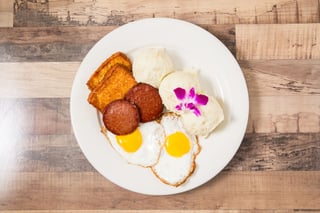 Pure de papas con Huevos, Queso y Salami