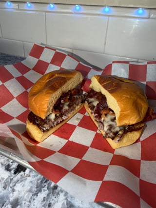 Single House Style SmashBurger with Godshall's Beef Bacon