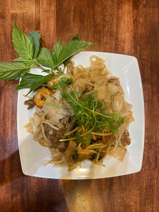 N17 - Drunken Noodles / Hủ Tiêu Xào Thái Lan
