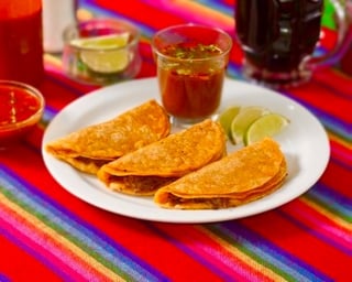 Tacos de Birria con Vasito