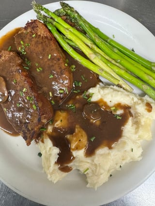 Meatloaf w/mushroom gravy