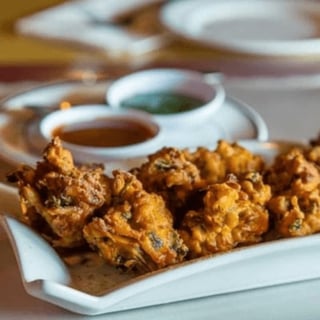 Mixed Vegetable Pakora ( Vegetable Fritters ) 