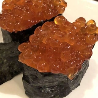 Salmon roe sushi