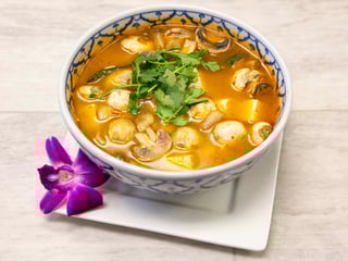 Large Tom Yum Soup (Hot & Sour Soup)