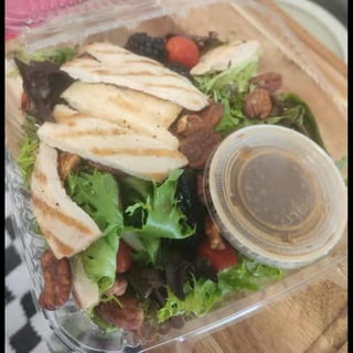 Salad w/Blackberries,  Grilled Chicken, candied pecans