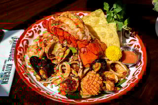 1/2 Lobster Pacific Pad Thai