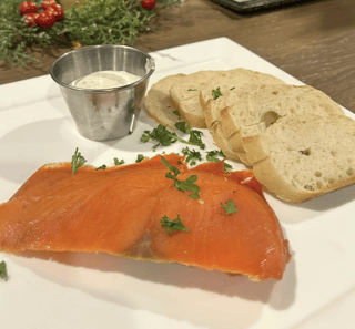 Smoked Salmon & Toast Points
