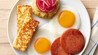 Mangu con Huevo, Queso y Salami