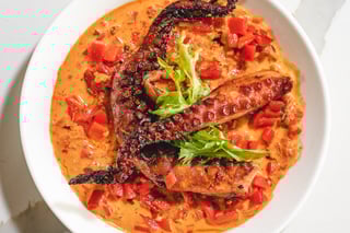 Pulpo Con Salsa Basquaise