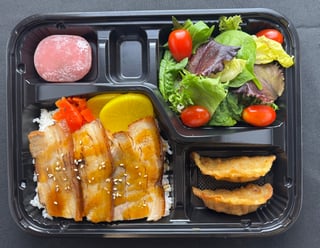 Buta Kakuni Don boxed