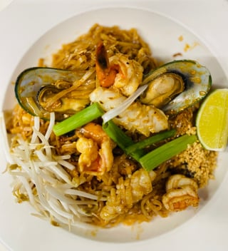 D45 SEAFOOD PAD THAI