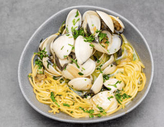 LINGUINE WITH CLAM SAUCE