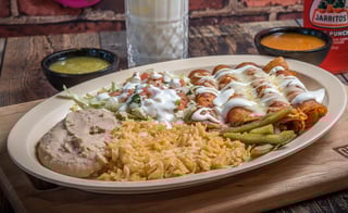 ENCHILADAS ROJAS DE POLLO O QUESO (Chicken or cheese red enchiladas)