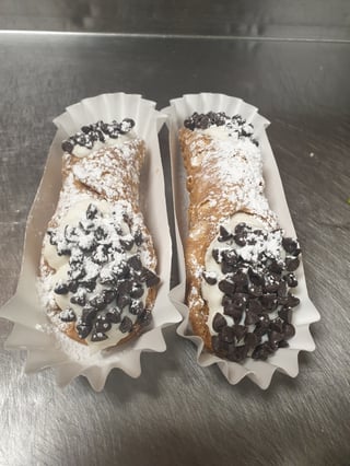 2 Cannoli