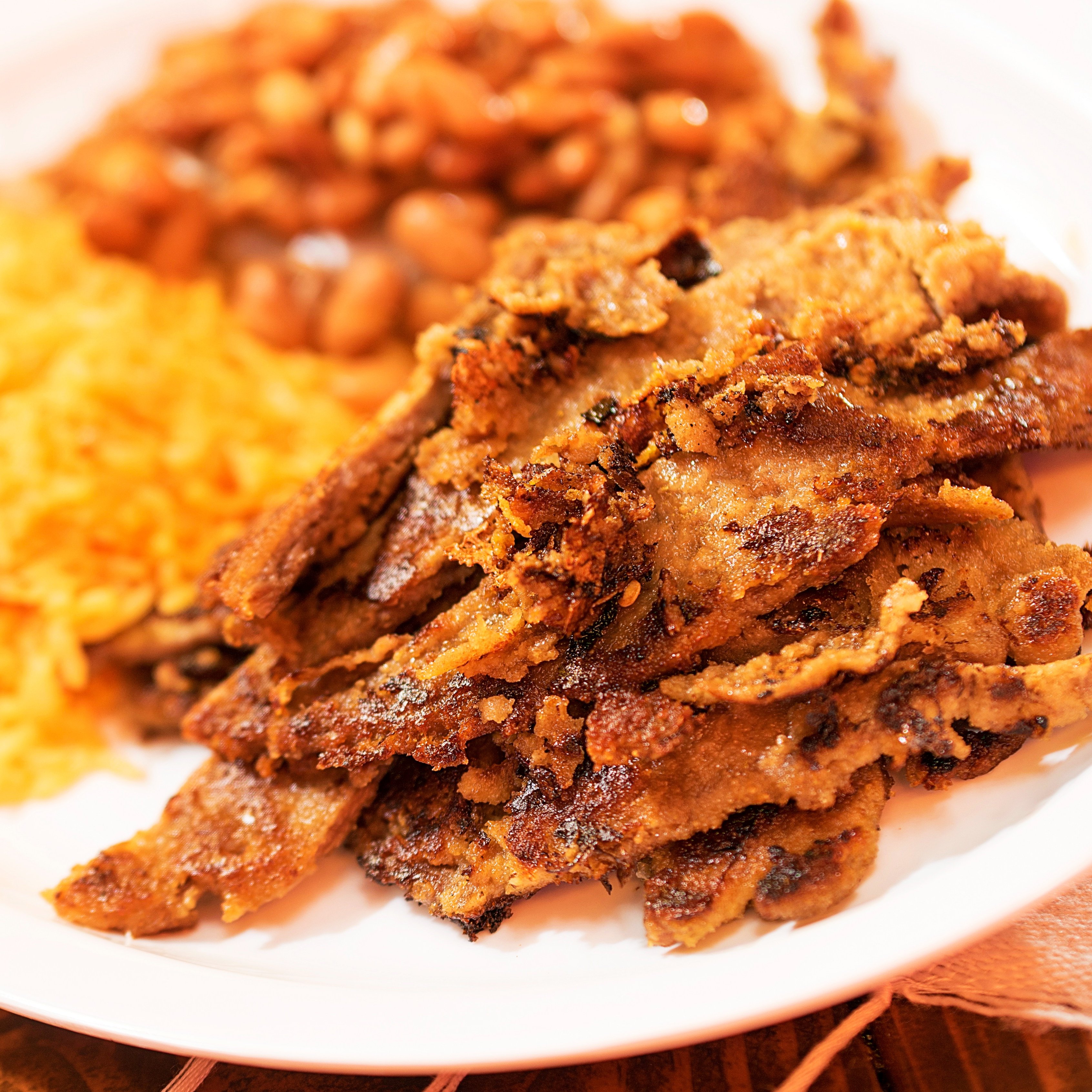 Bistec encebollado.