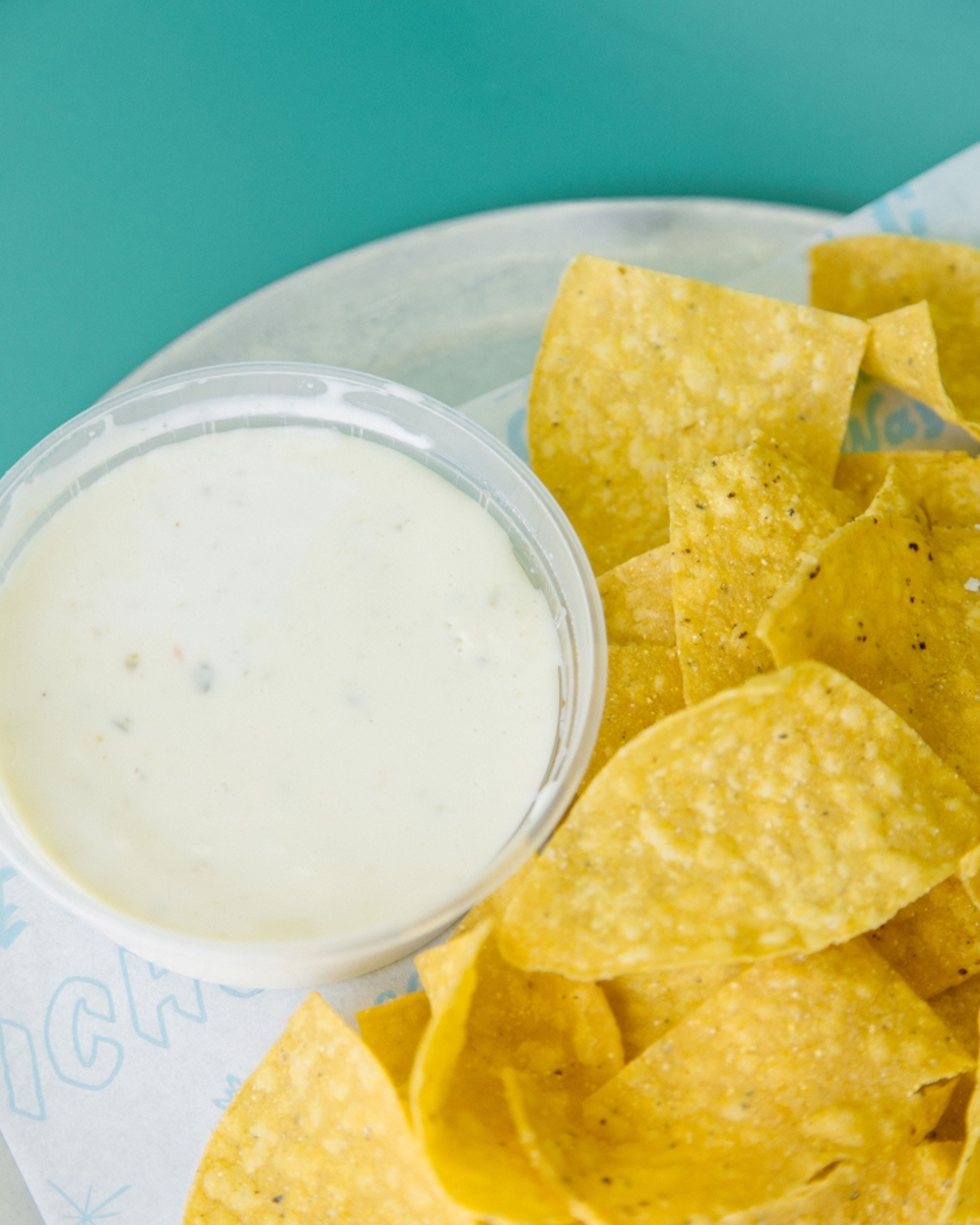 Queso dip & chips.