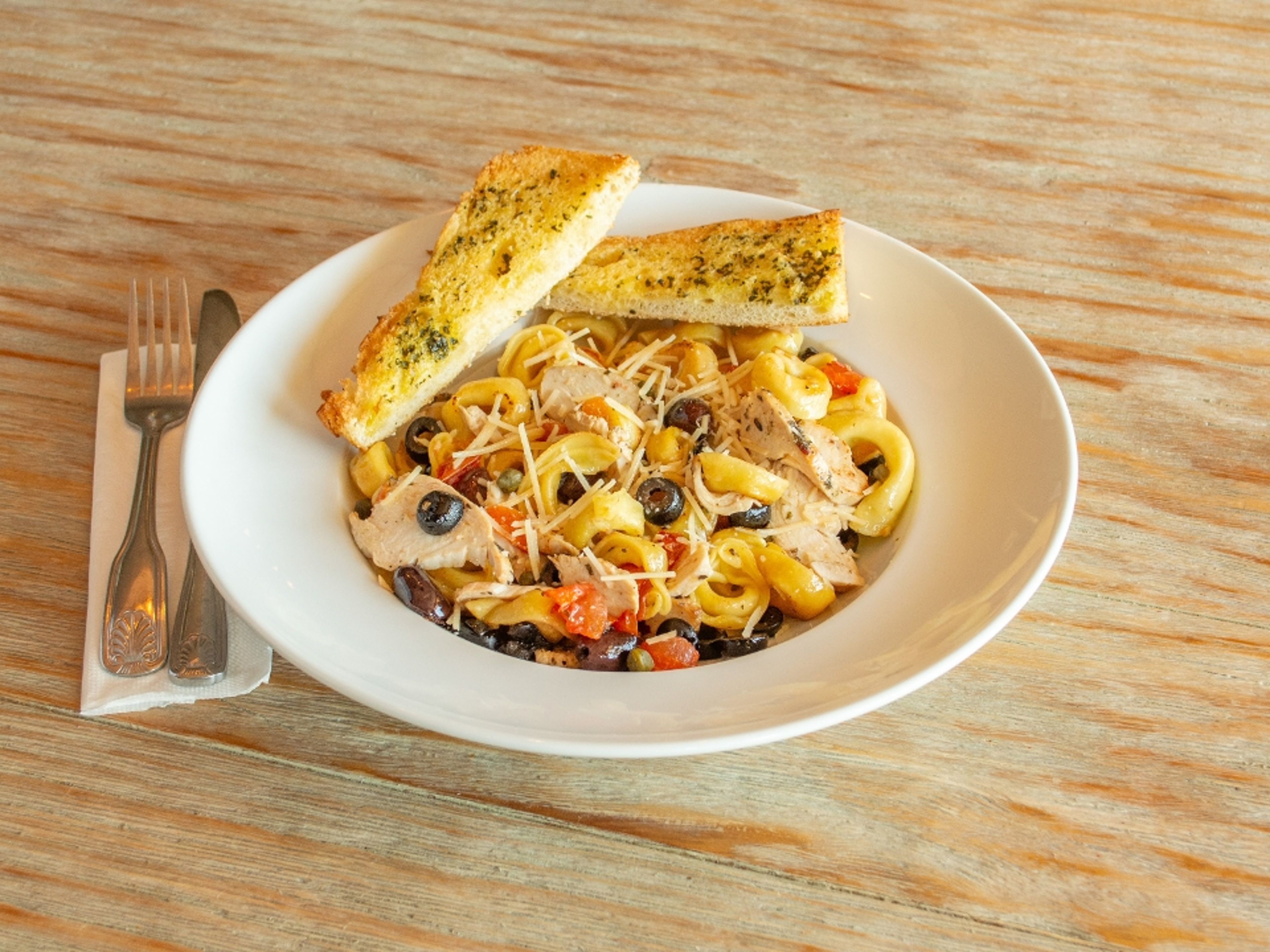 Tortellini Puttanesca.