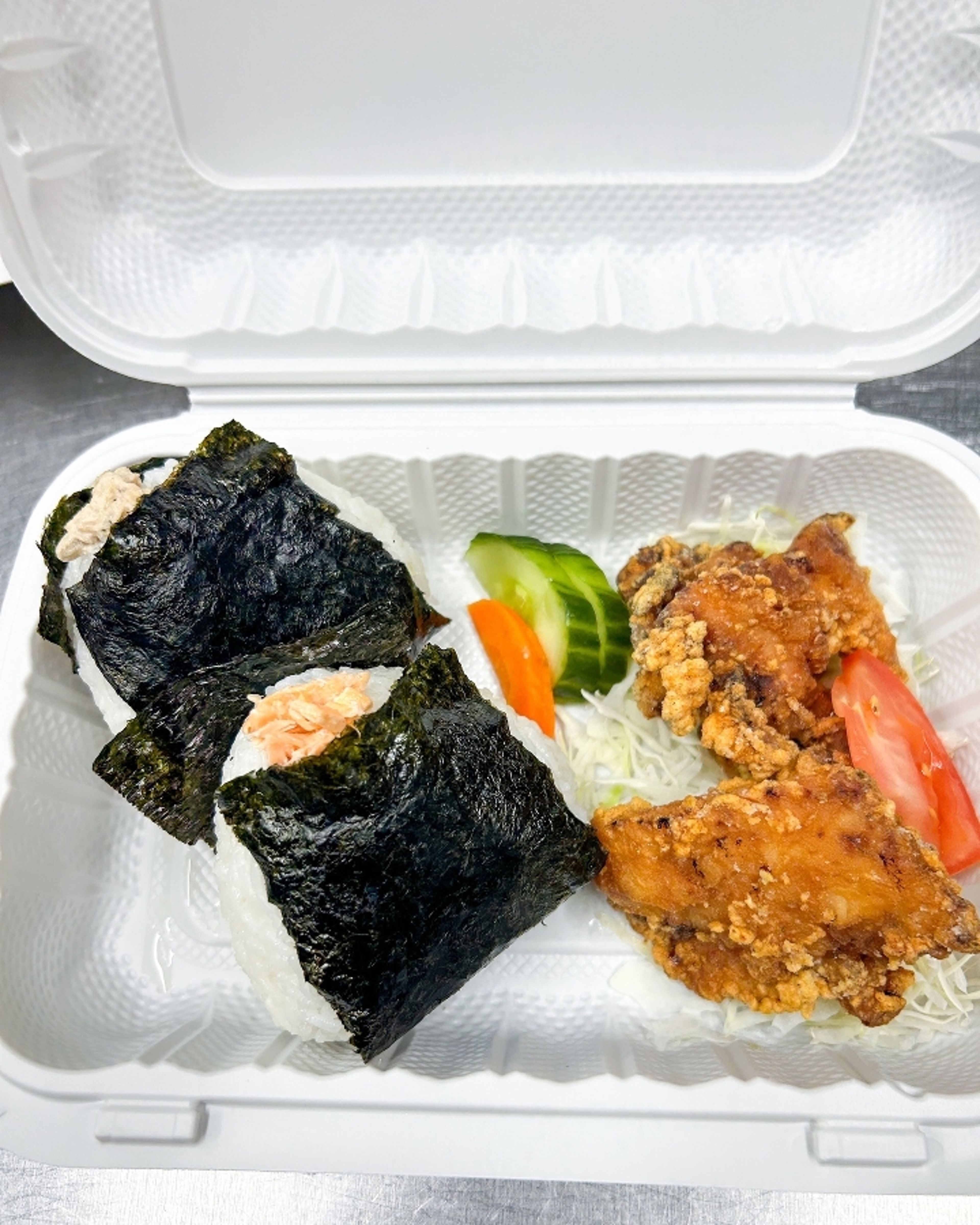 Onigiri + Karaage Set ( おにぎり+からあげ セット).