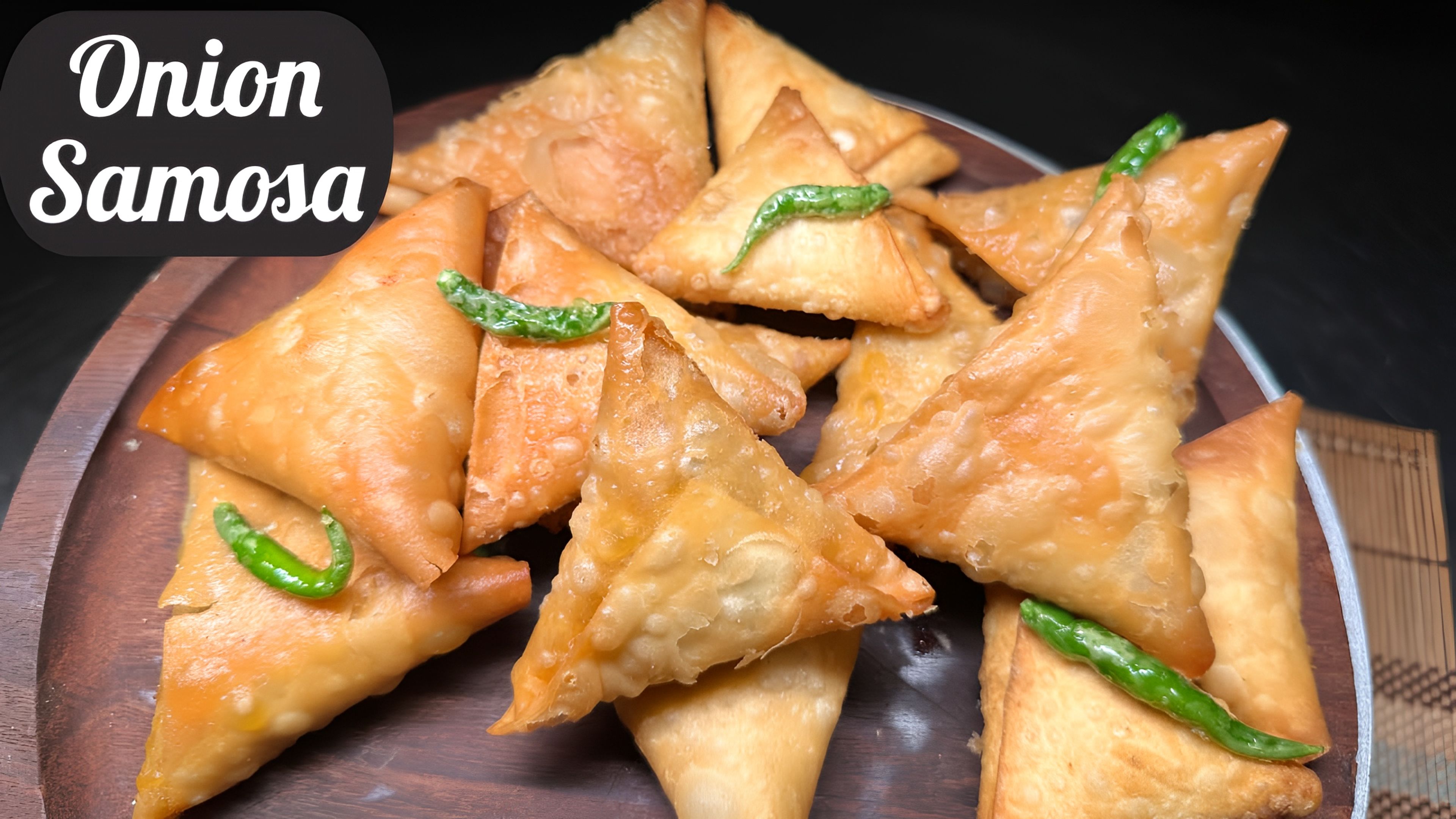 Irani Samosa (1 pc).