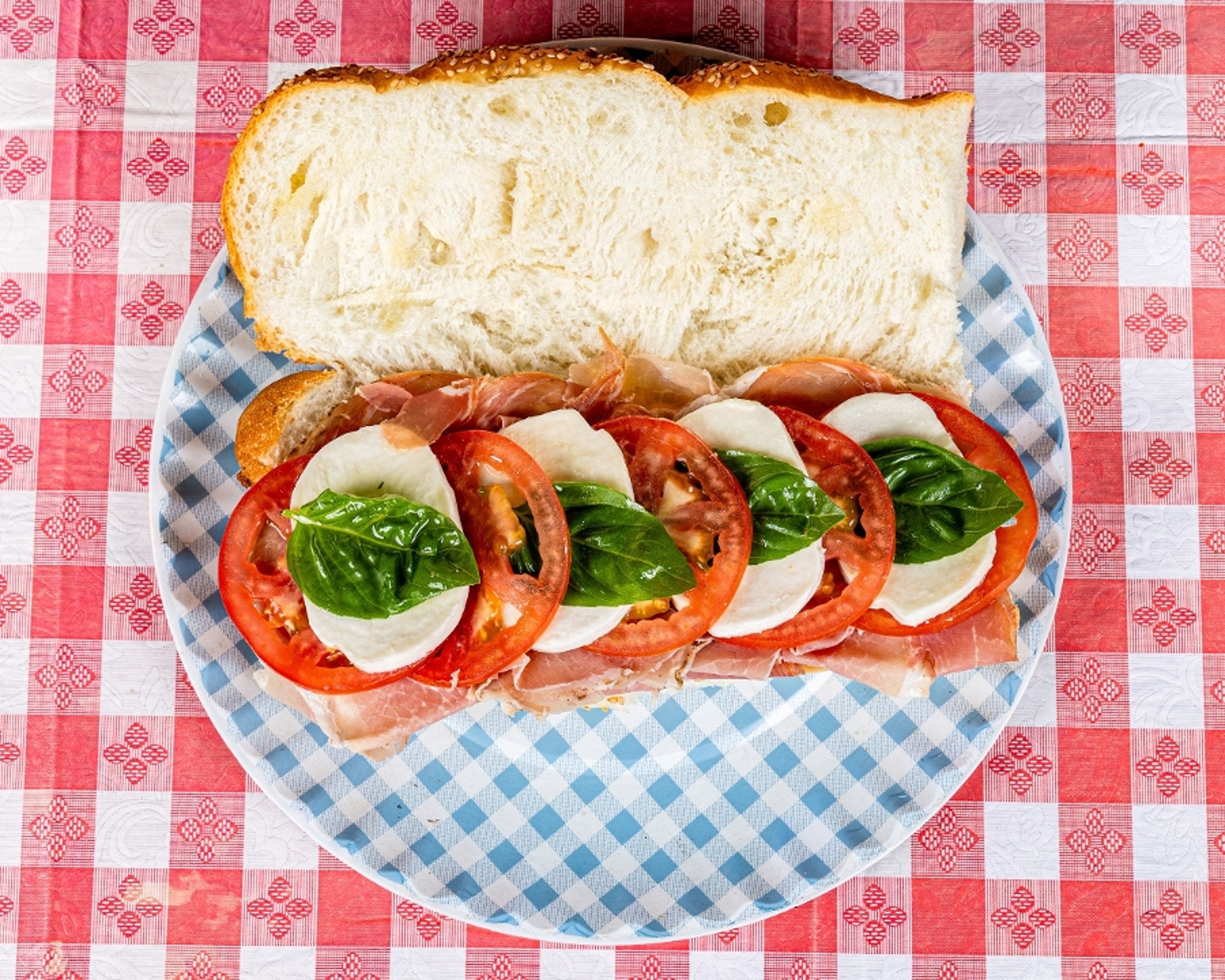 Prosciutto, Mozzarella, Tomato, Basil & Oil.