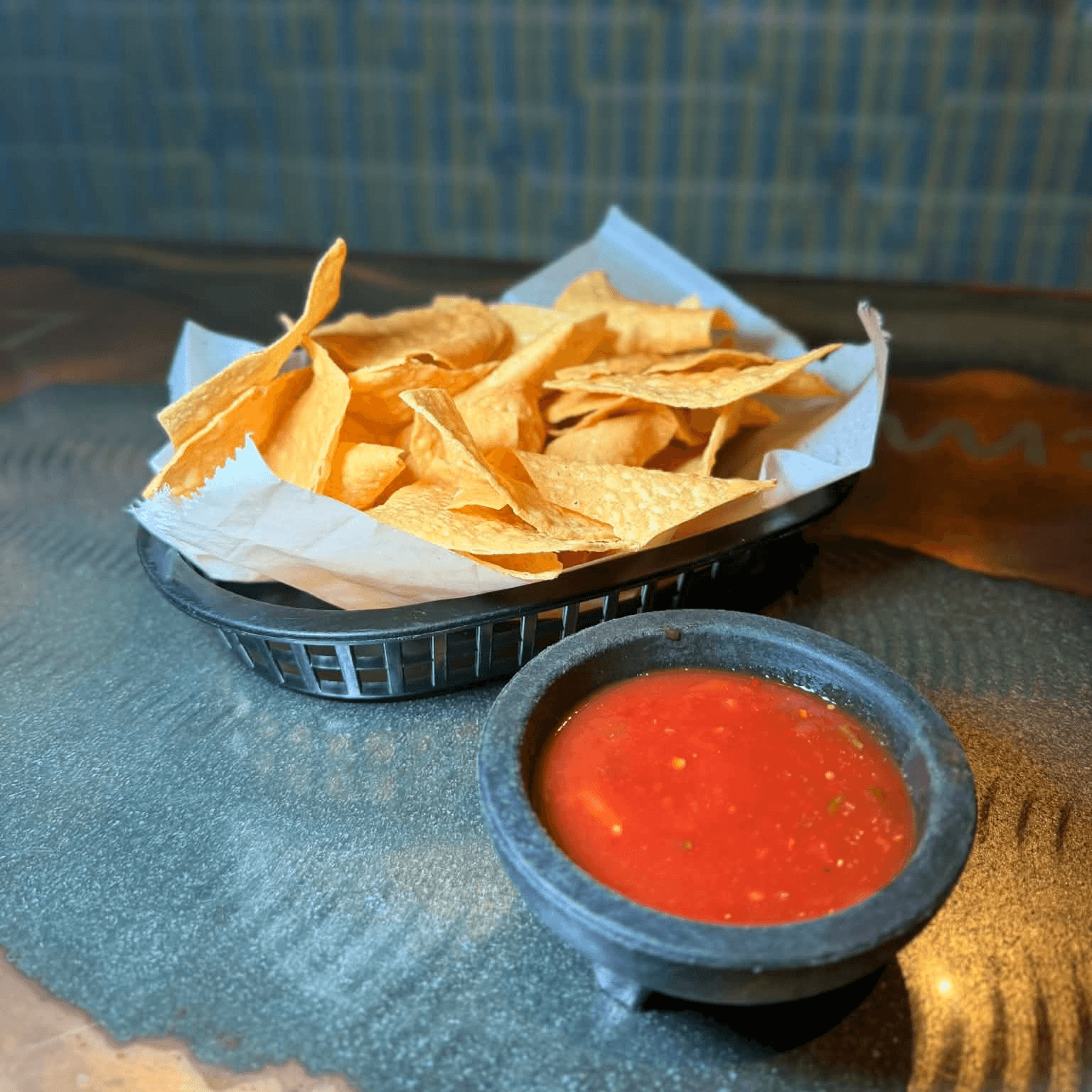 LG CHIPS & SALSA.