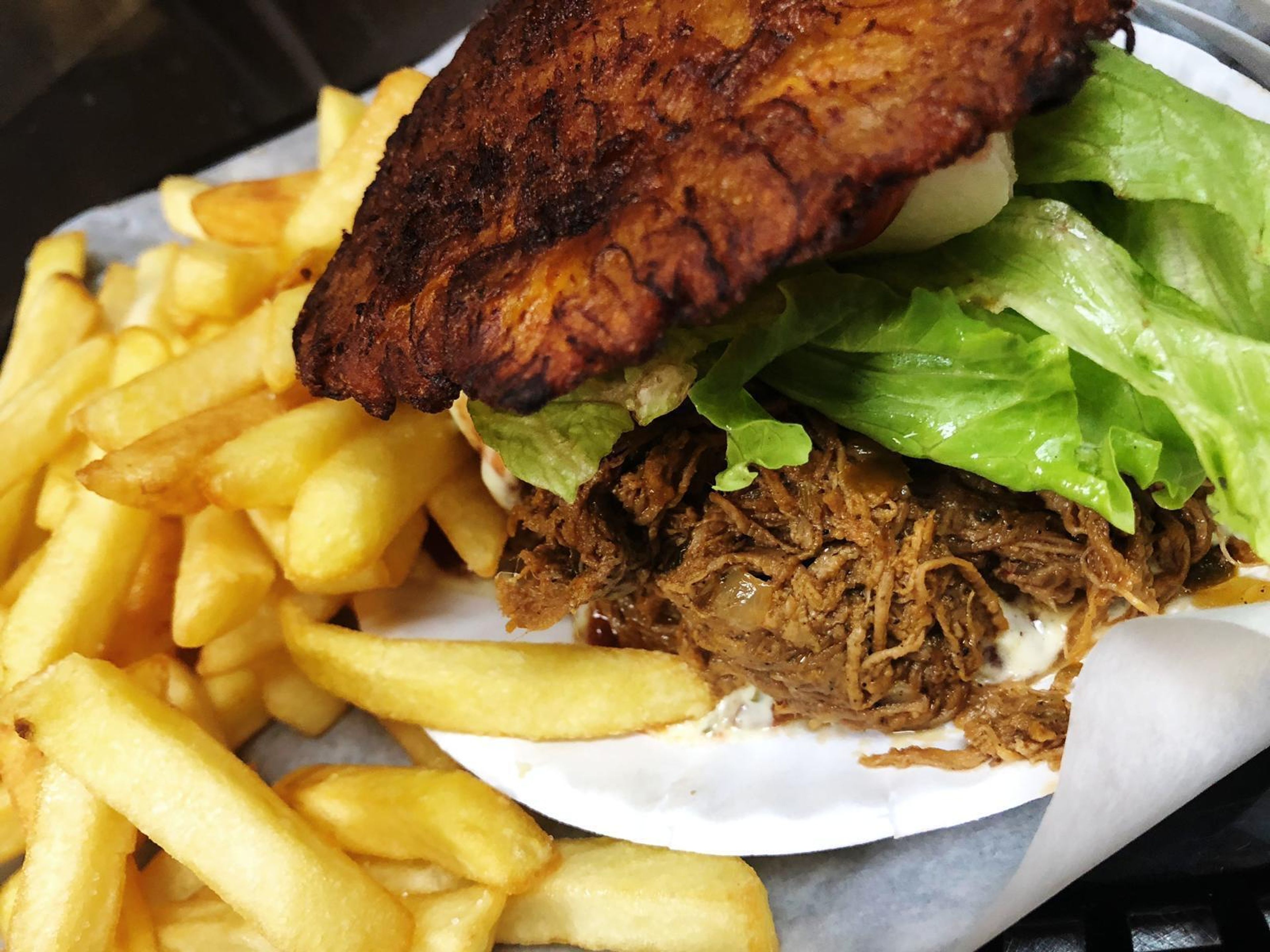 Patacon Mechada y Queso.