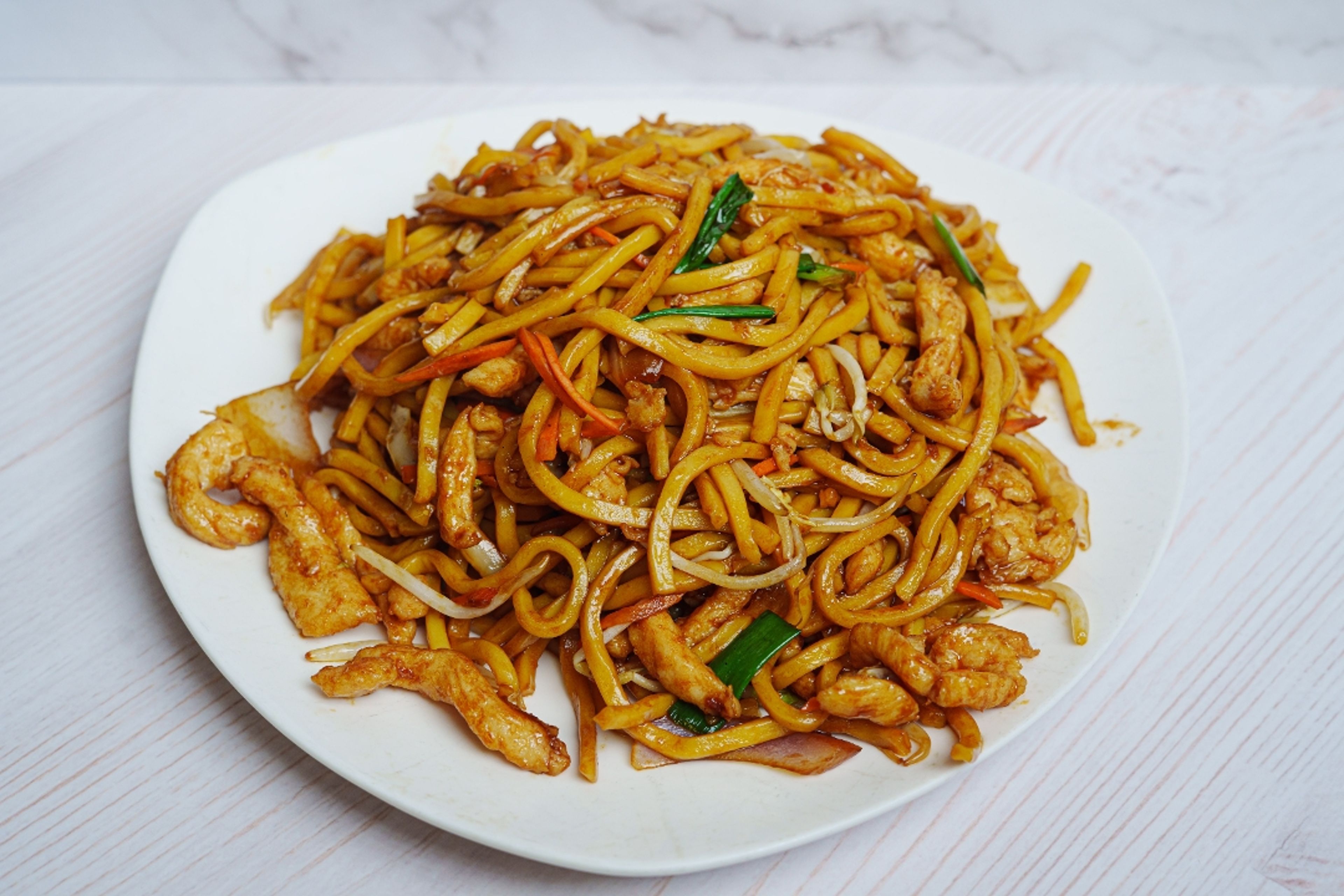 Chicken Lo Mein鸡肉捞面.