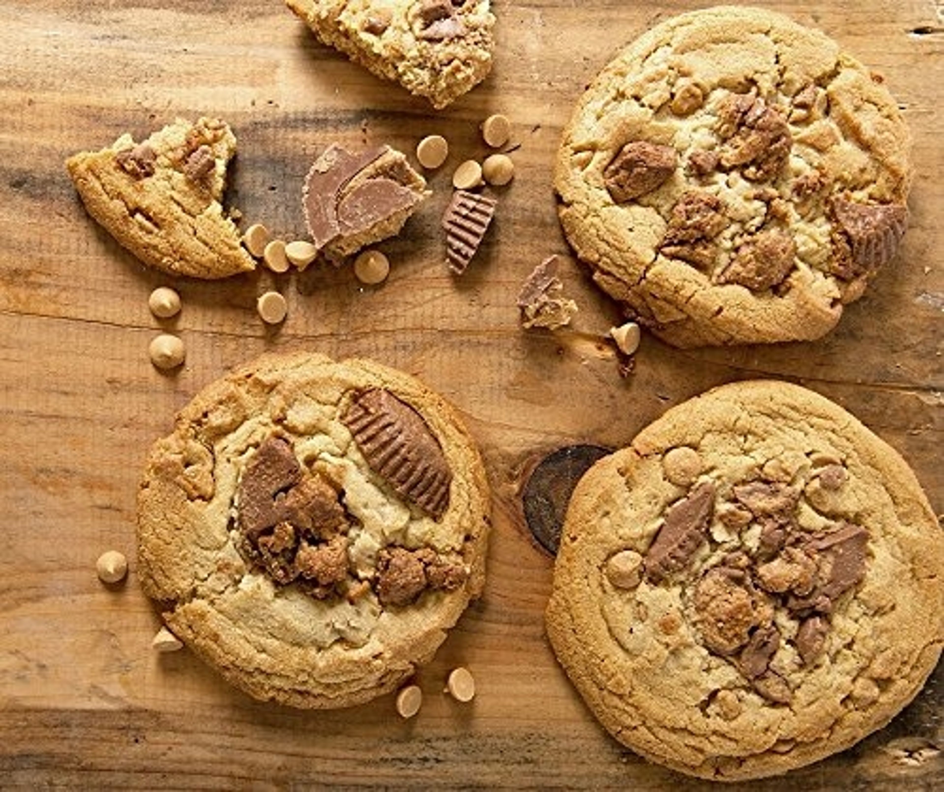 Jumbo Reese's Peanutbutter Cookie.