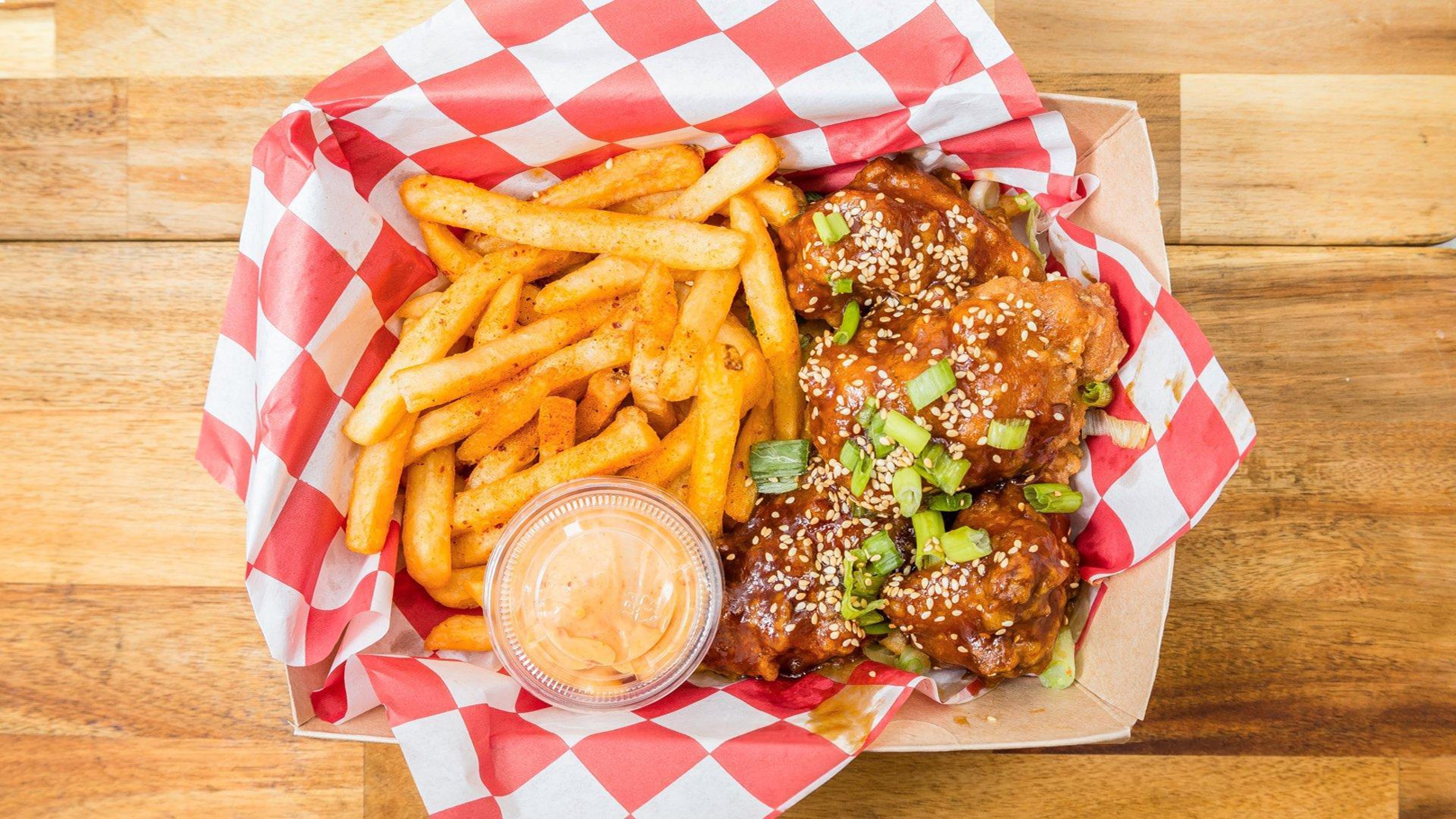 Combo - Wings + Fries.
