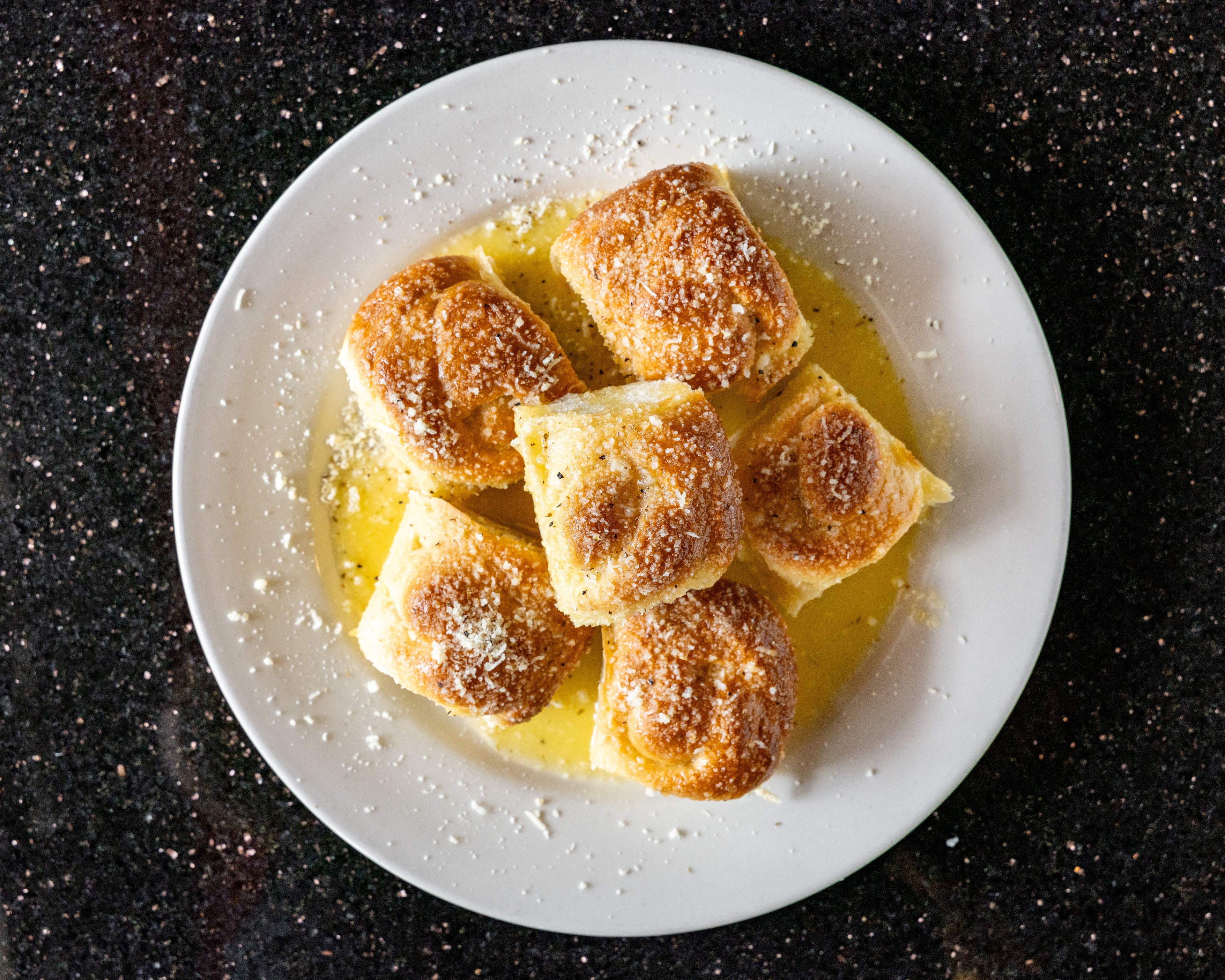 Garlic Rolls W/Cheese.